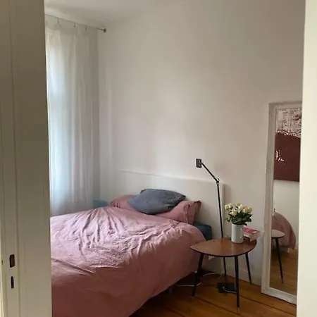 Wunderschoene, Grosszuegige Altbauwohnung In Mitte Apartmán Berlín